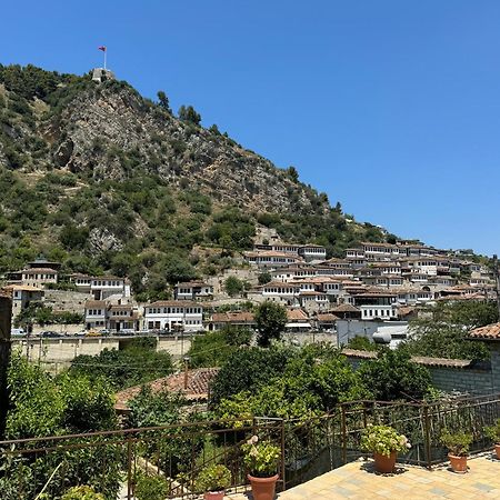 Meroli Guesthouse - Unesco Quarter Berat Zewnętrze zdjęcie