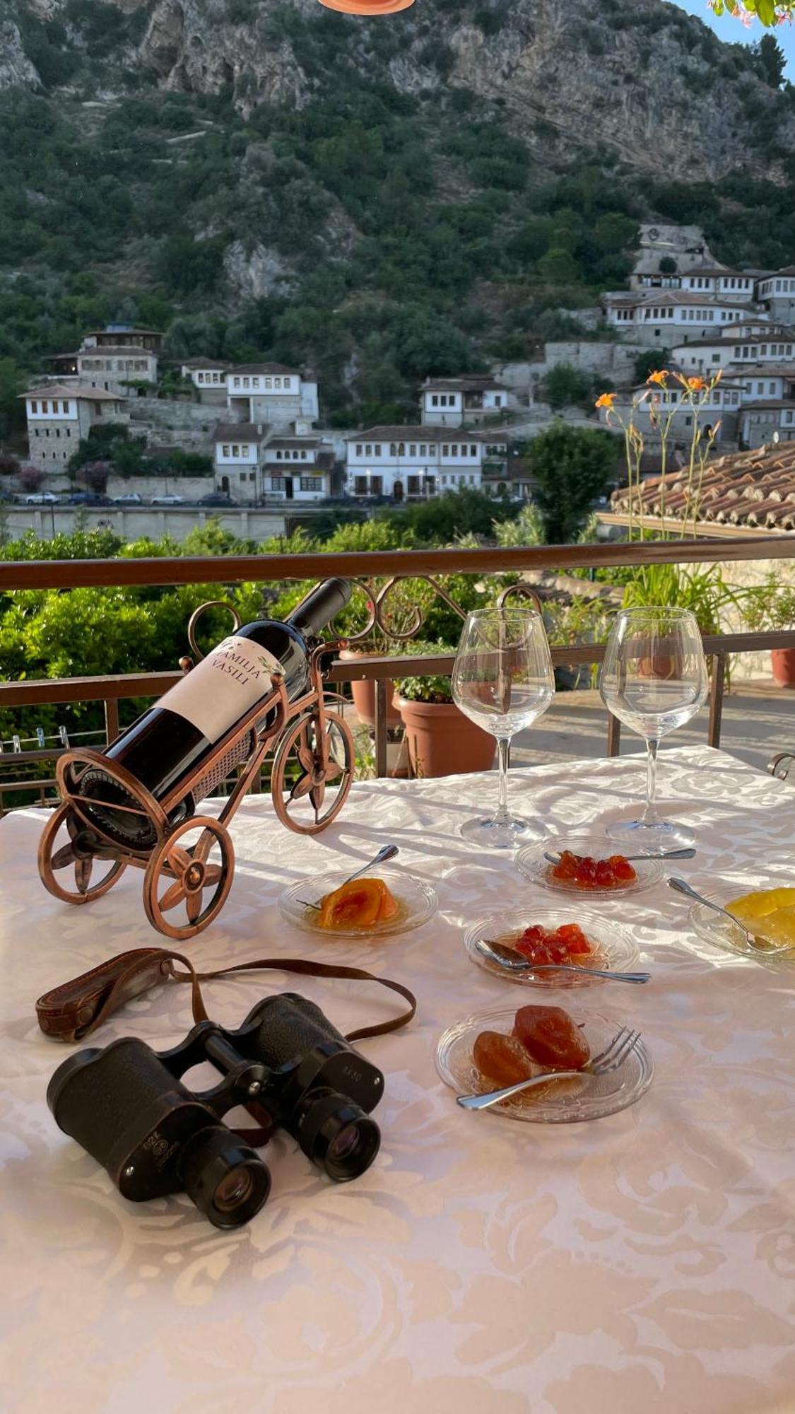 Meroli Guesthouse - Unesco Quarter Berat Zewnętrze zdjęcie