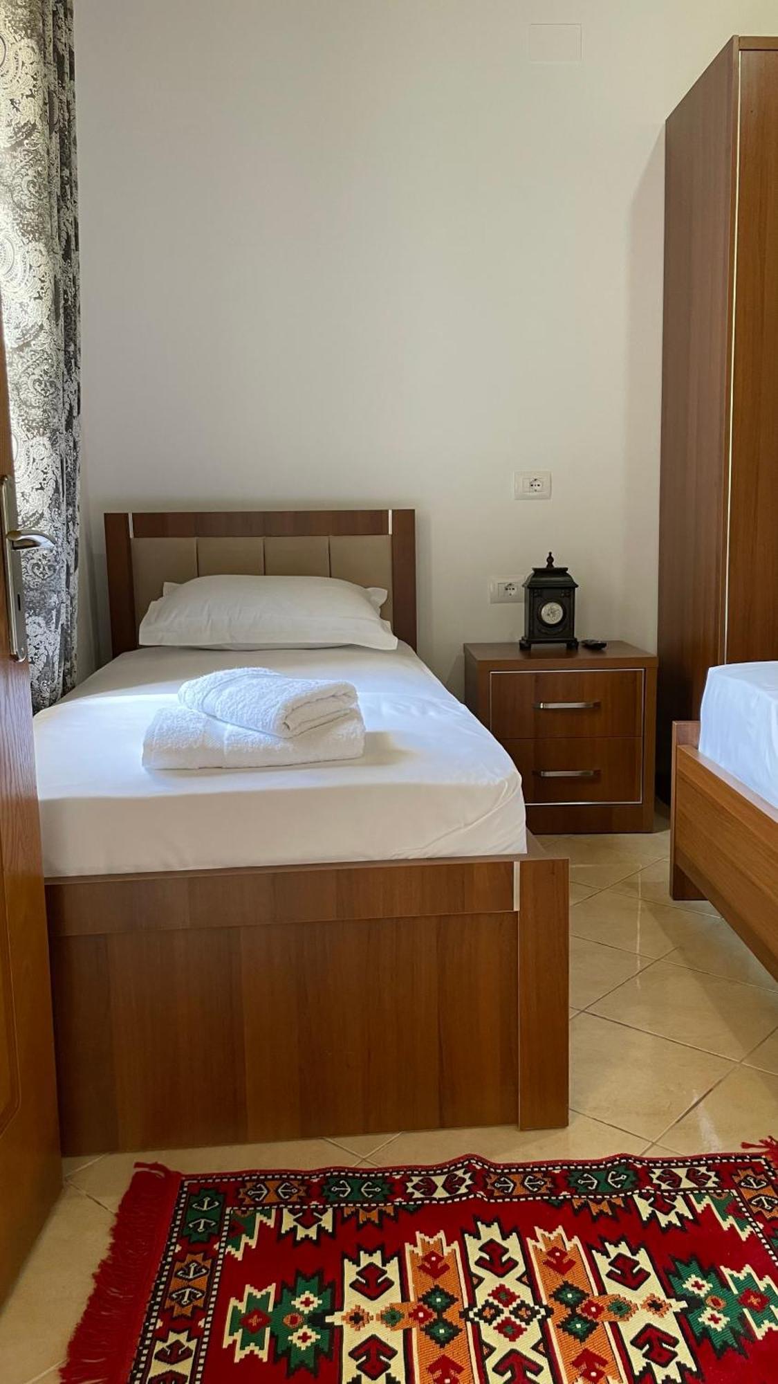 Meroli Guesthouse - Unesco Quarter Berat Zewnętrze zdjęcie