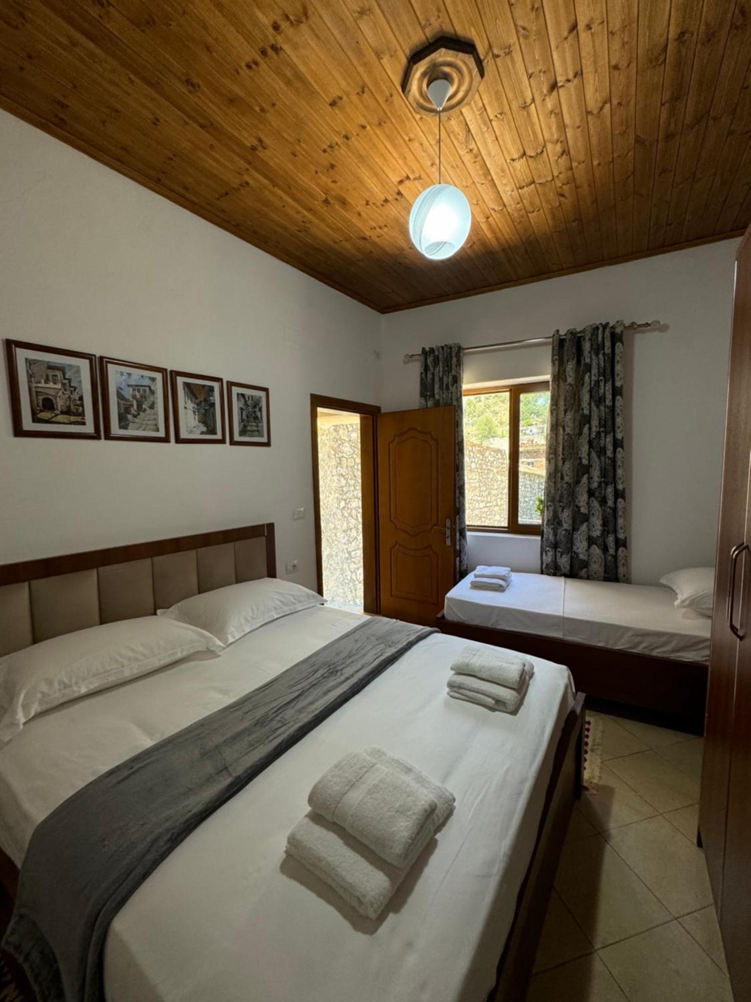 Meroli Guesthouse - Unesco Quarter Berat Zewnętrze zdjęcie