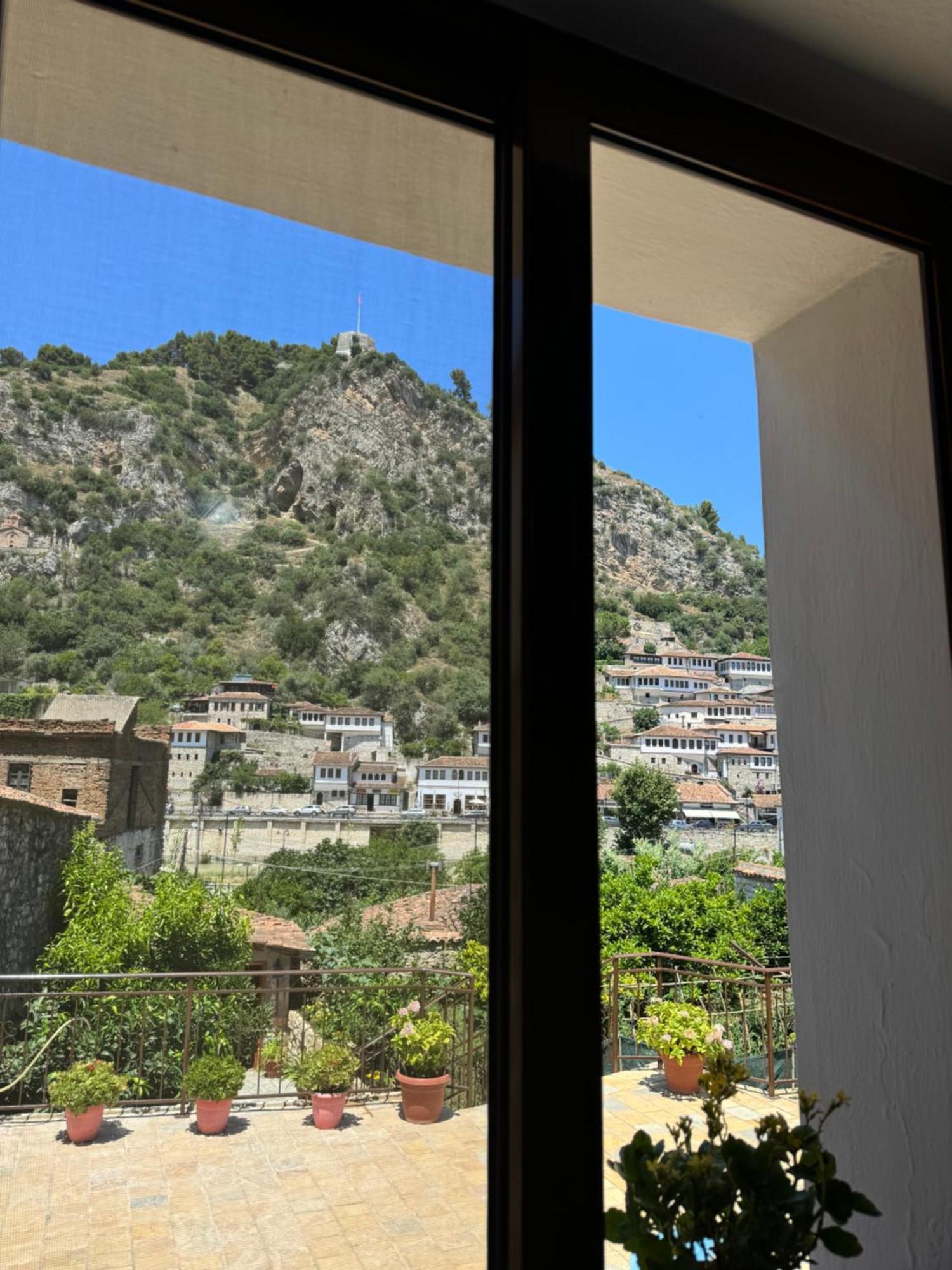 Meroli Guesthouse - Unesco Quarter Berat Zewnętrze zdjęcie
