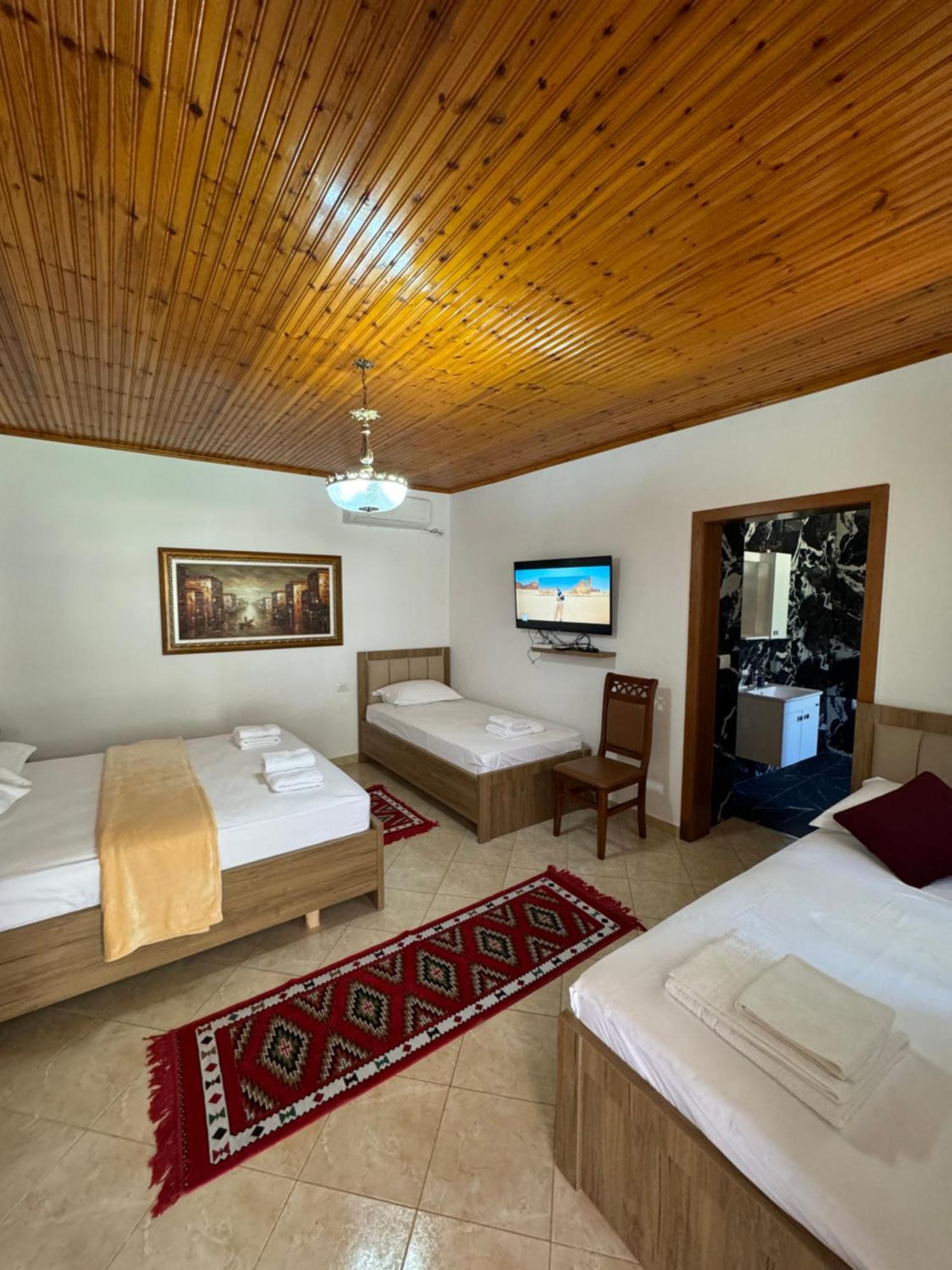 Meroli Guesthouse - Unesco Quarter Berat Zewnętrze zdjęcie
