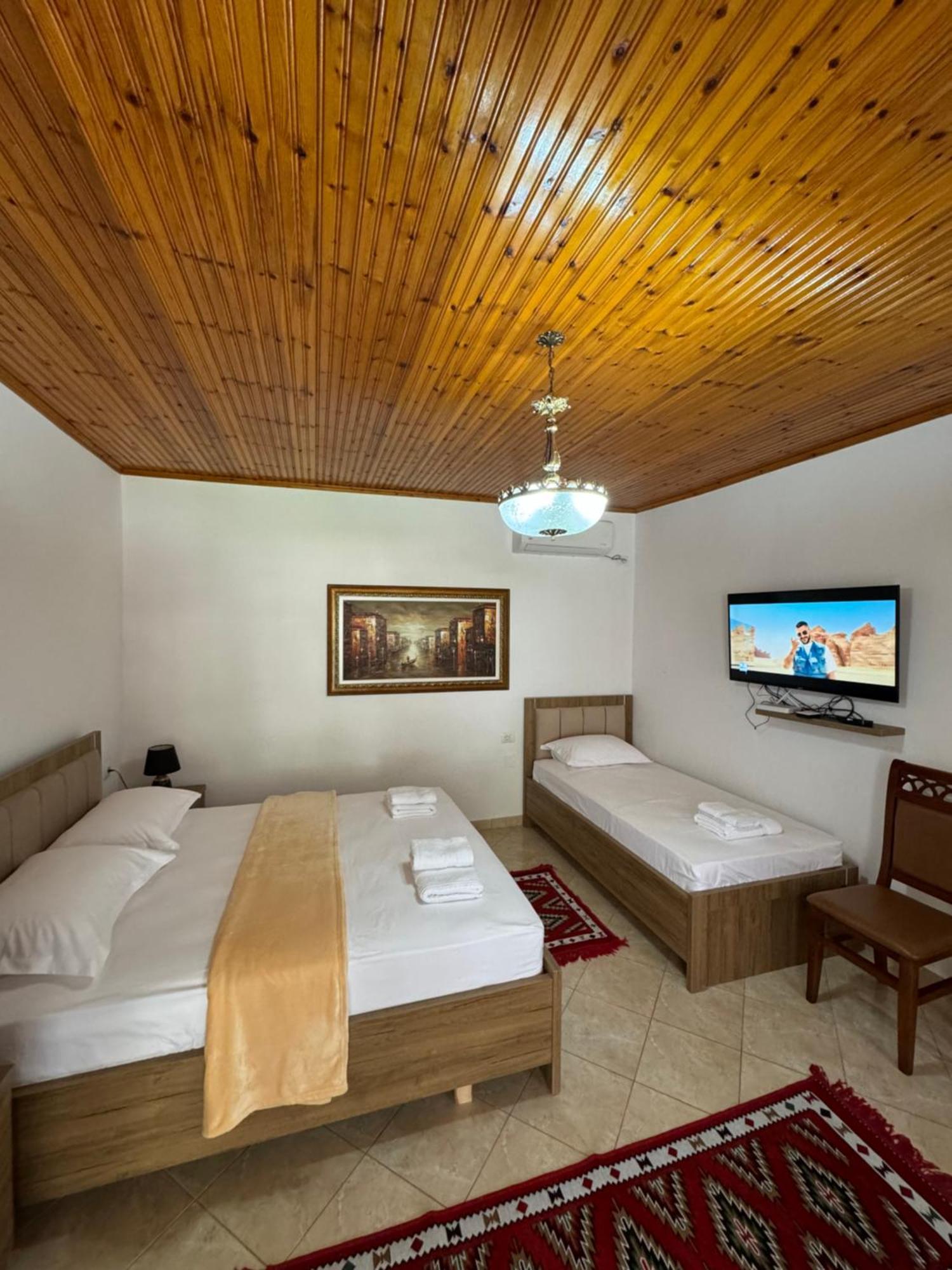 Meroli Guesthouse - Unesco Quarter Berat Zewnętrze zdjęcie