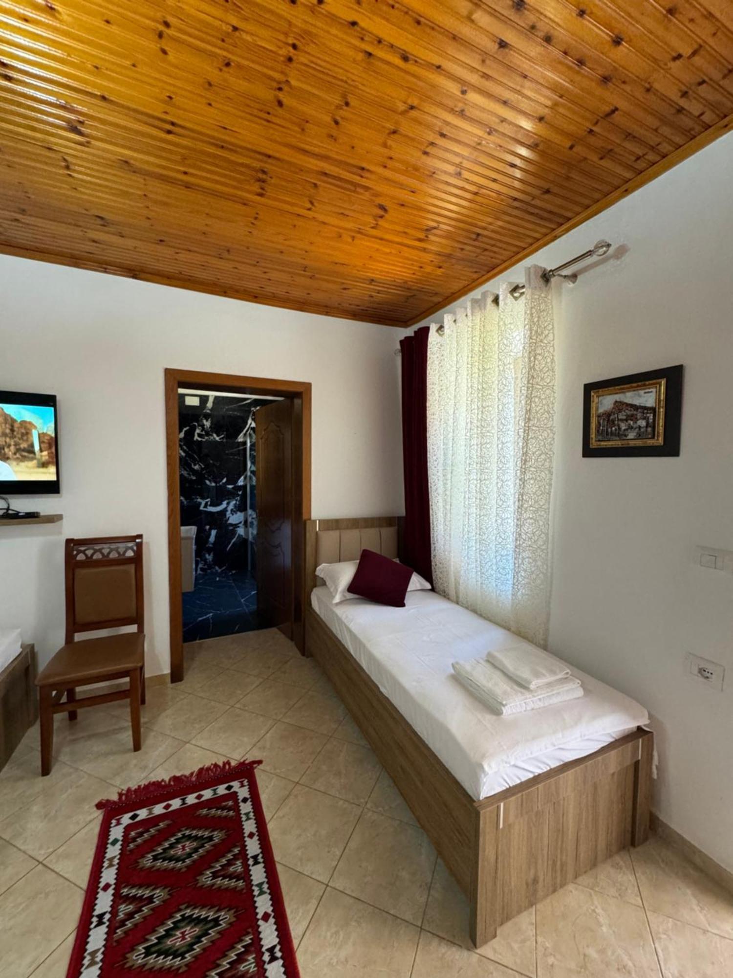 Meroli Guesthouse - Unesco Quarter Berat Zewnętrze zdjęcie