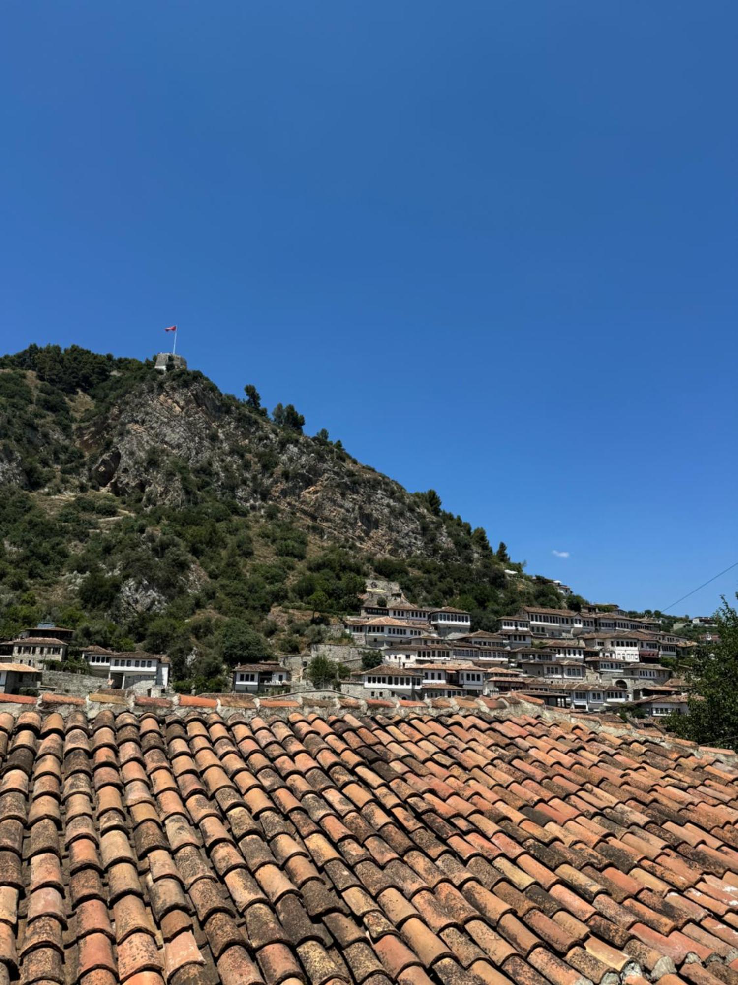 Meroli Guesthouse - Unesco Quarter Berat Zewnętrze zdjęcie