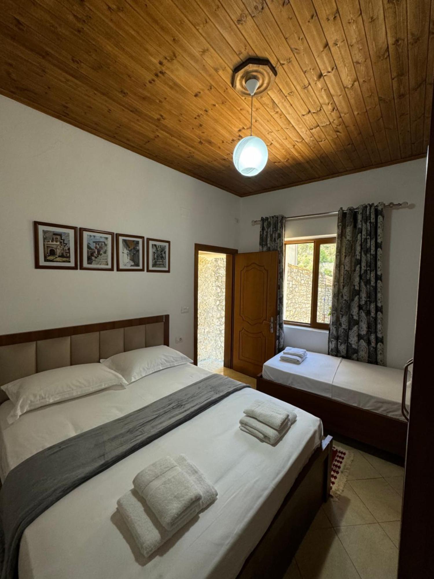 Meroli Guesthouse - Unesco Quarter Berat Zewnętrze zdjęcie