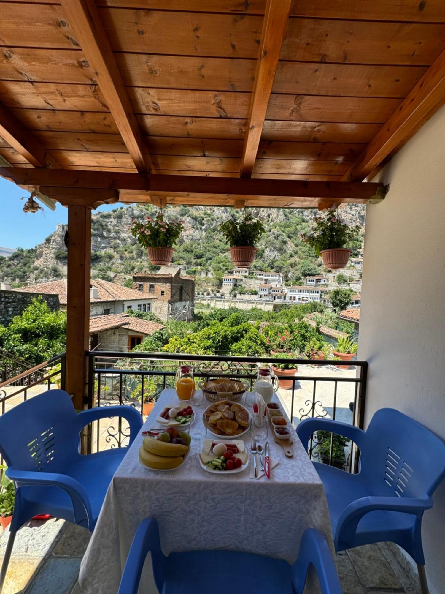Meroli Guesthouse - Unesco Quarter Berat Zewnętrze zdjęcie