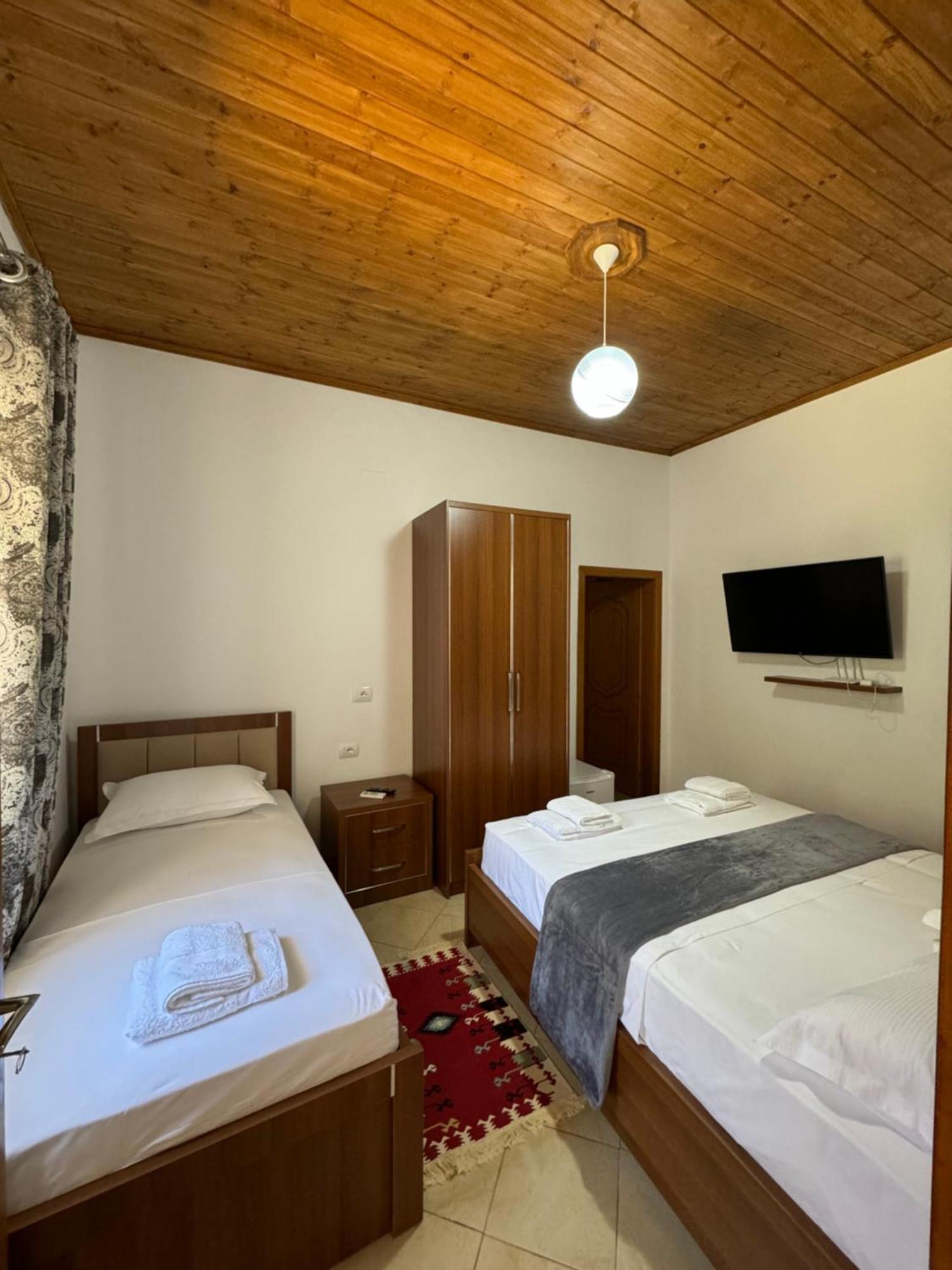 Meroli Guesthouse - Unesco Quarter Berat Zewnętrze zdjęcie