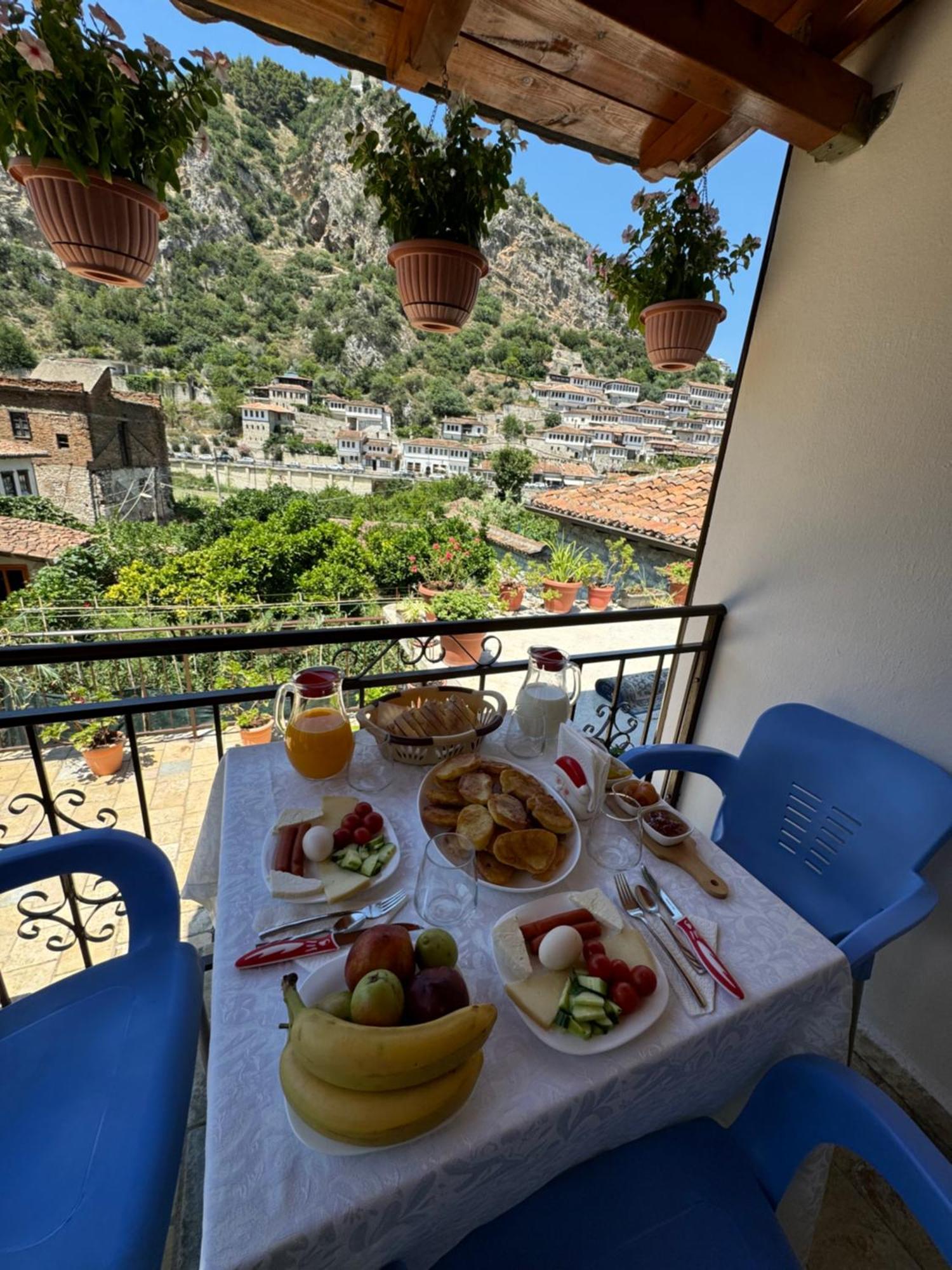 Meroli Guesthouse - Unesco Quarter Berat Zewnętrze zdjęcie
