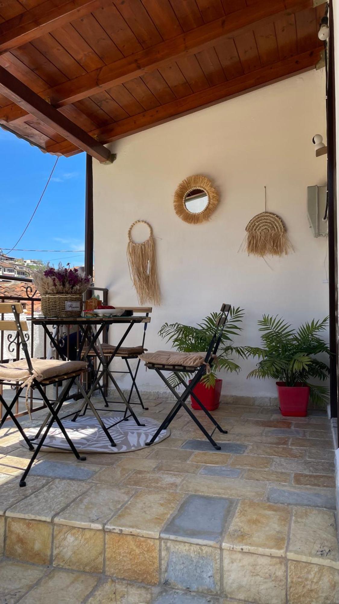 Meroli Guesthouse - Unesco Quarter Berat Zewnętrze zdjęcie