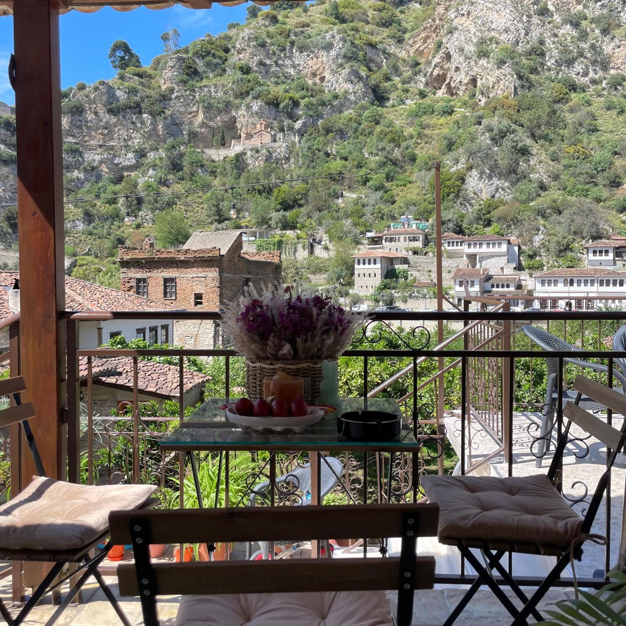 Meroli Guesthouse - Unesco Quarter Berat Zewnętrze zdjęcie