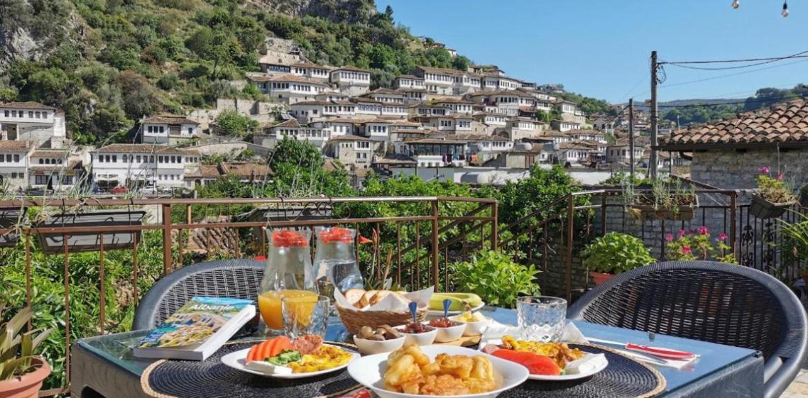 Meroli Guesthouse - Unesco Quarter Berat Zewnętrze zdjęcie